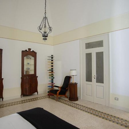 Bed and Breakfast Palazzo Introna Mola di Bari Exterior foto