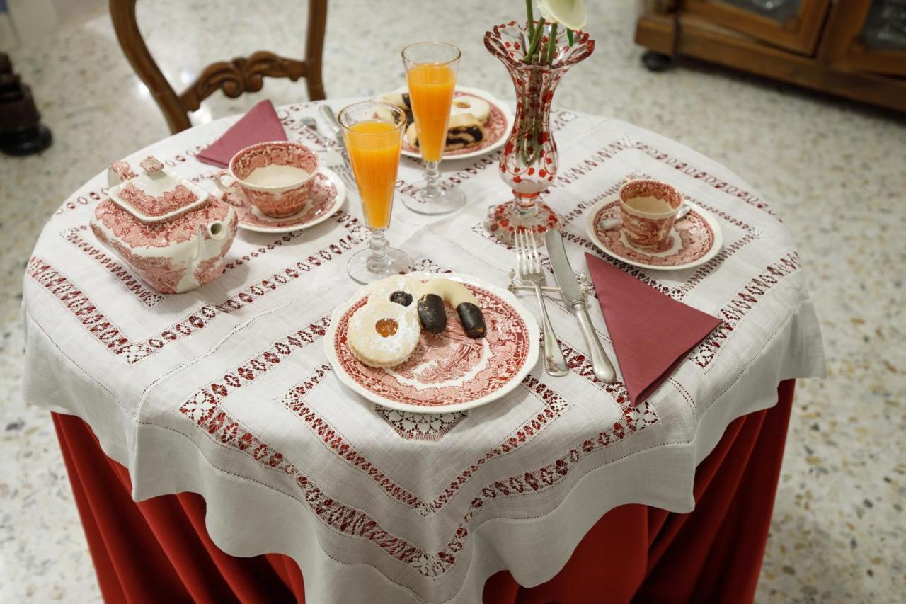 Bed and Breakfast Palazzo Introna Mola di Bari Exterior foto