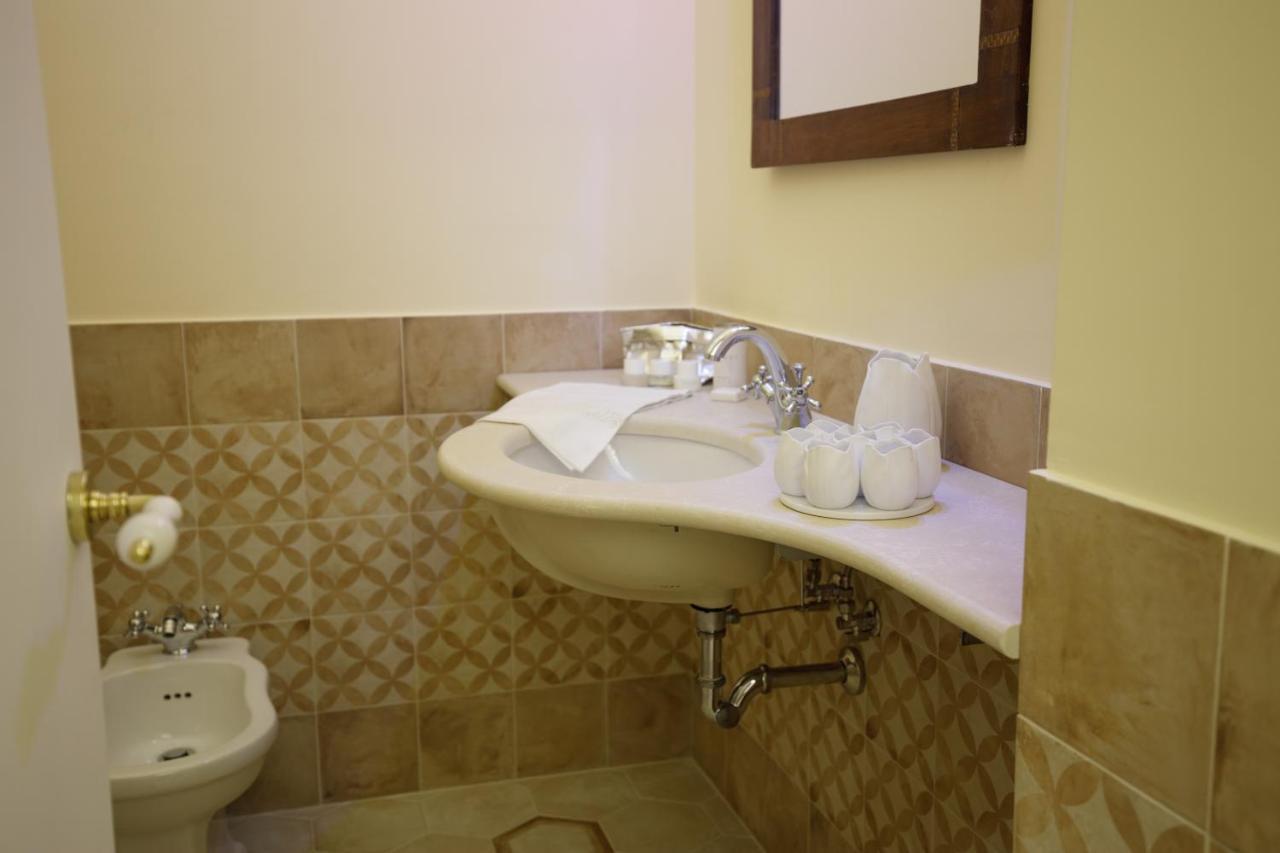 Bed and Breakfast Palazzo Introna Mola di Bari Exterior foto