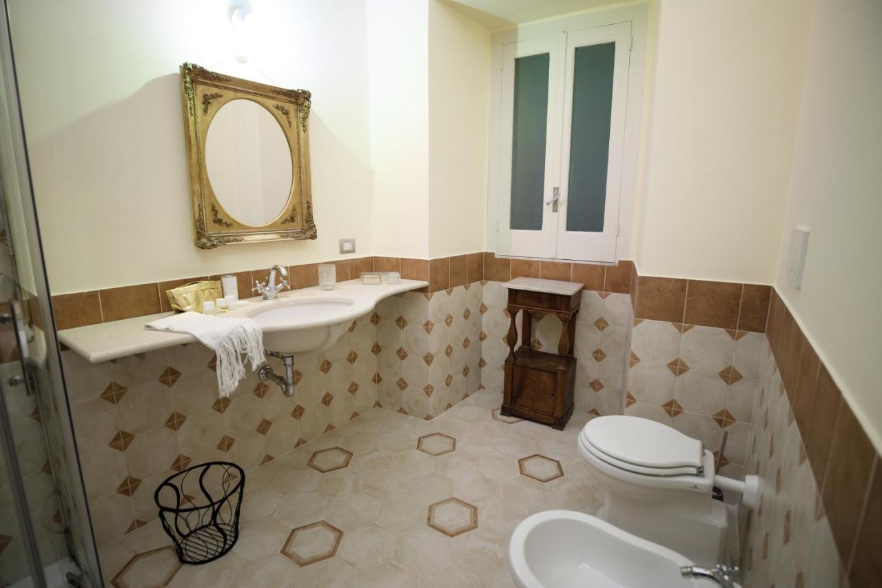 Bed and Breakfast Palazzo Introna Mola di Bari Exterior foto
