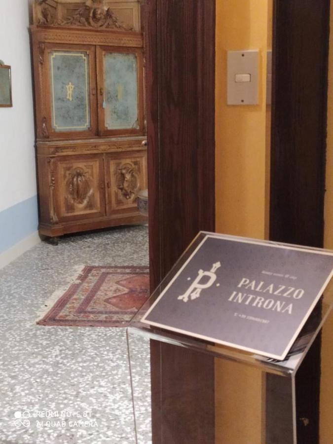 Bed and Breakfast Palazzo Introna Mola di Bari Exterior foto