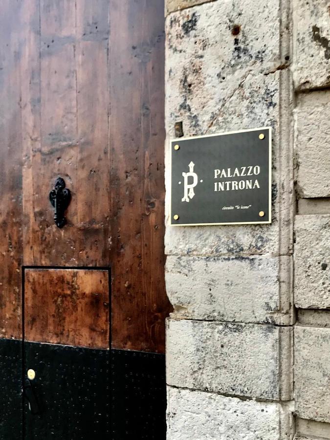 Bed and Breakfast Palazzo Introna Mola di Bari Exterior foto
